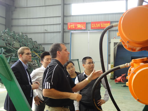 美國馬丁公司Martin Engineering Corporate2位客人到湖北鑫鷹環(huán)保科技有限公司參觀考察