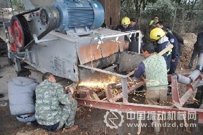 破碎機再爆安全事故 桐鄉(xiāng)男子手臂被卡破碎機