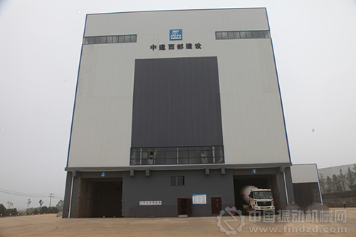 中建西部建設(shè)湖南有限公司攪拌樓,正式投產(chǎn)后可日生產(chǎn)混凝土4000立方,生產(chǎn)效率提高20%左右。