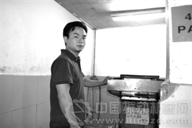 華聯(lián)公司多用扣車間破碎組組長王達明