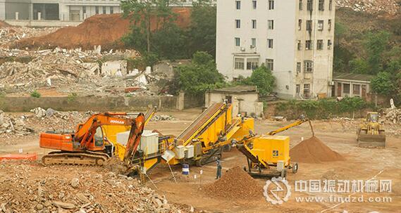 湖南建工環(huán)保公司引進了破碎設(shè)備、抑塵設(shè)備和全自動磚塊成型機等國內(nèi)外最先進的建筑垃圾資源化利用智能設(shè)備，實現(xiàn)了對建筑垃圾的再生利用。