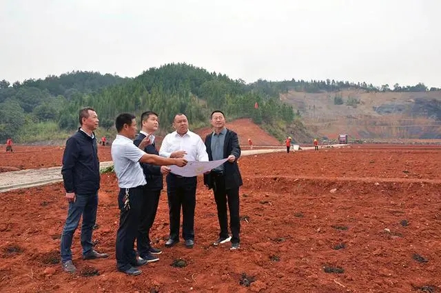 婁底市婁星區(qū)一歷史遺留礦山生態(tài)修復(fù)現(xiàn)場(chǎng)